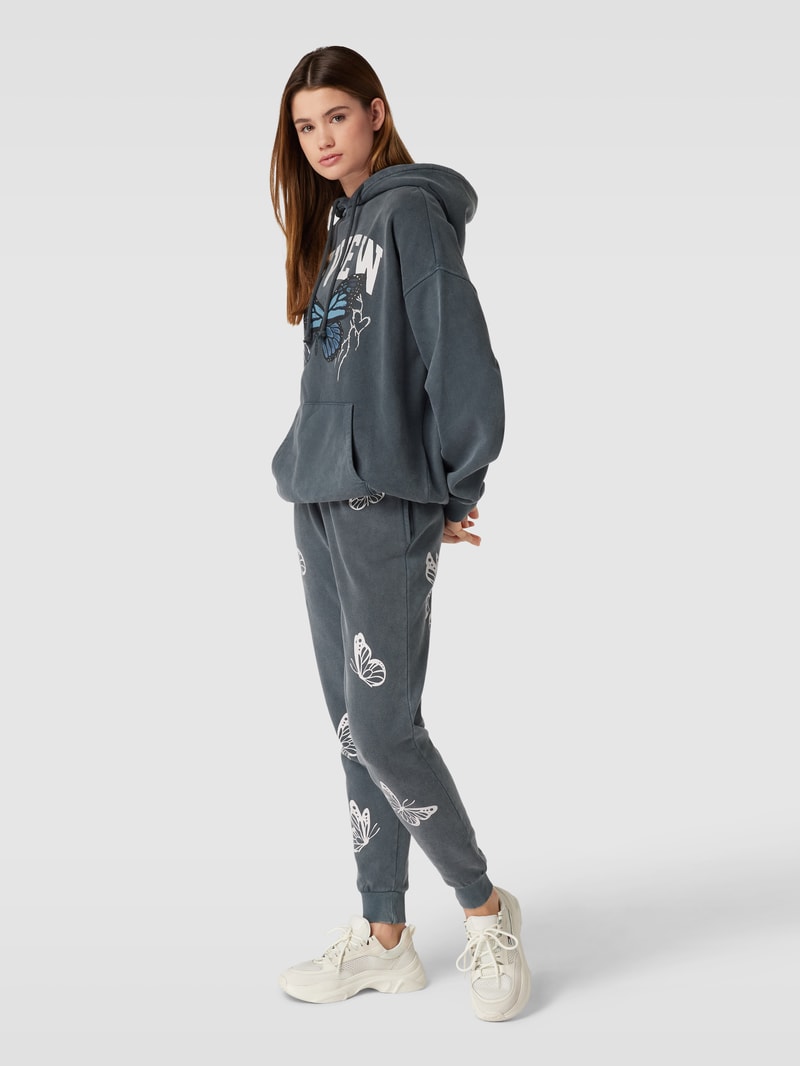 Sweatpants mit Motiv-Print in anthrazit