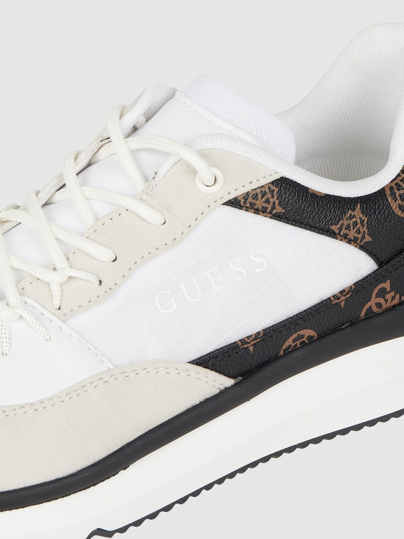 Sneaker mit Logo-Details in weiß
