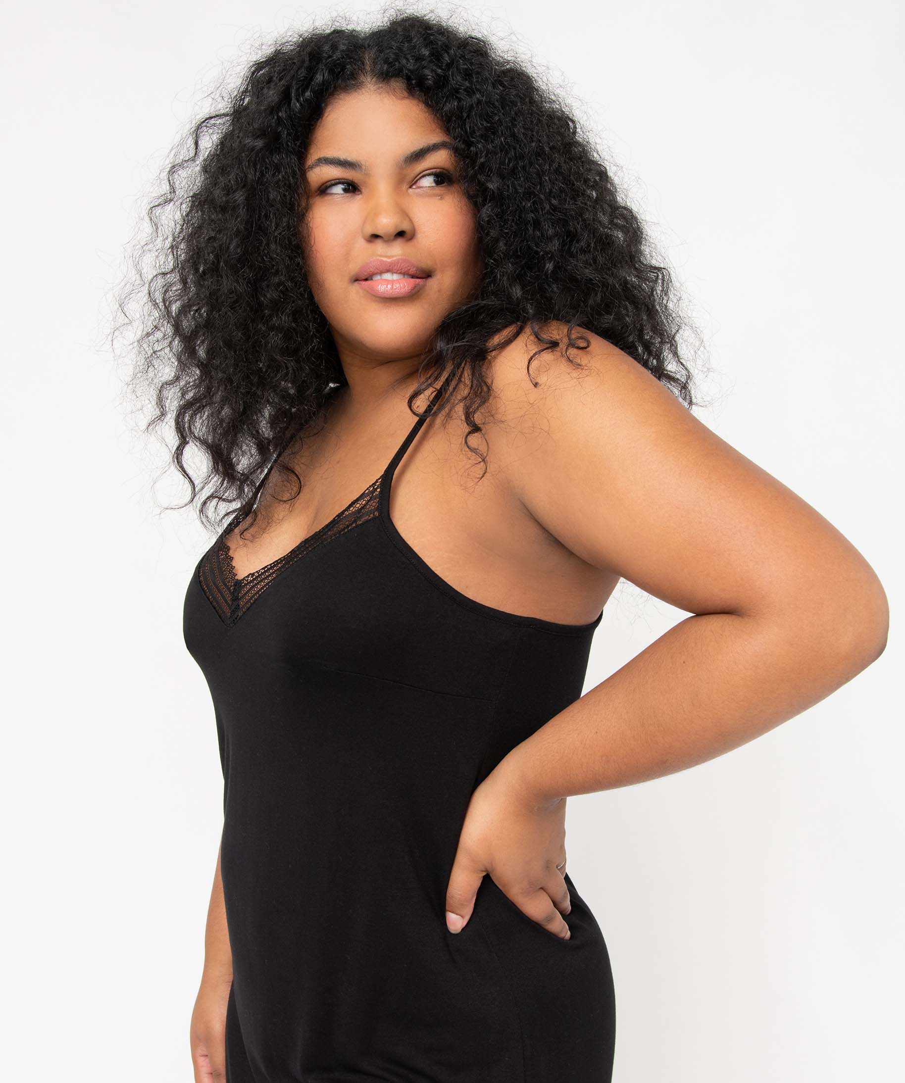 Nuisette femme grande taille à bretelles et col V dentelle noir | GEMO