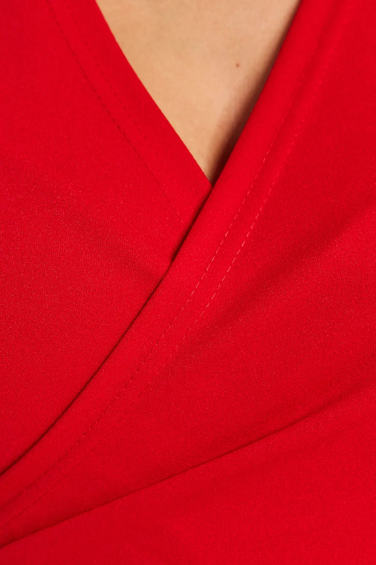 Trendyol Collection  Rotes, zweireihiges, langärmliges Midi-Strickkleid mit gerafftem Kragen und detailliertem Schnitt TWOAW24EL00826