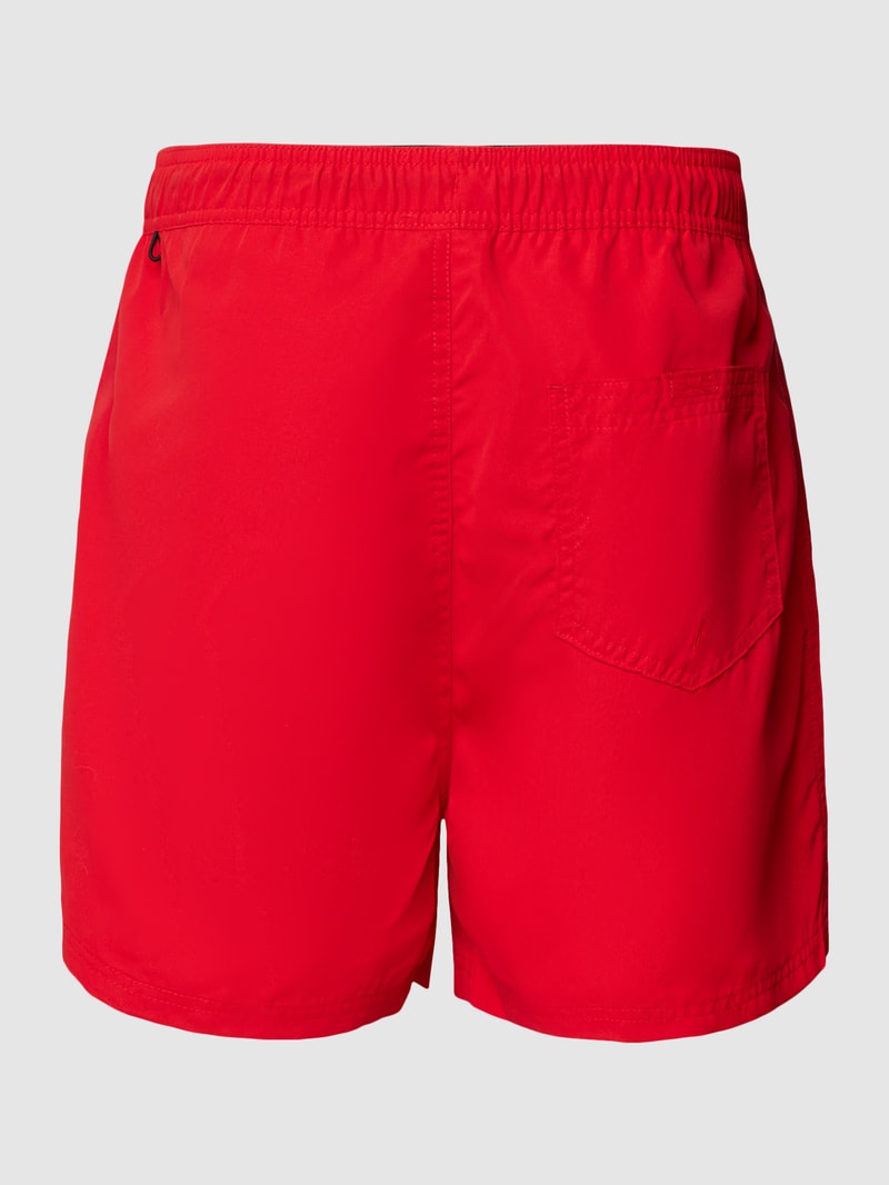 Badehose mit Label-Print Modell 'FIJI' in rot