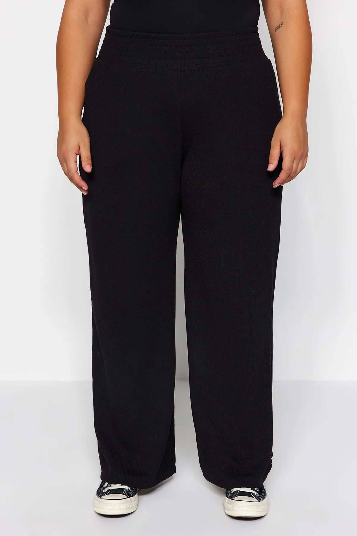 Trendyol Curve  Schwarze Strickhose mit hoher Taille TBBAW24AR00018