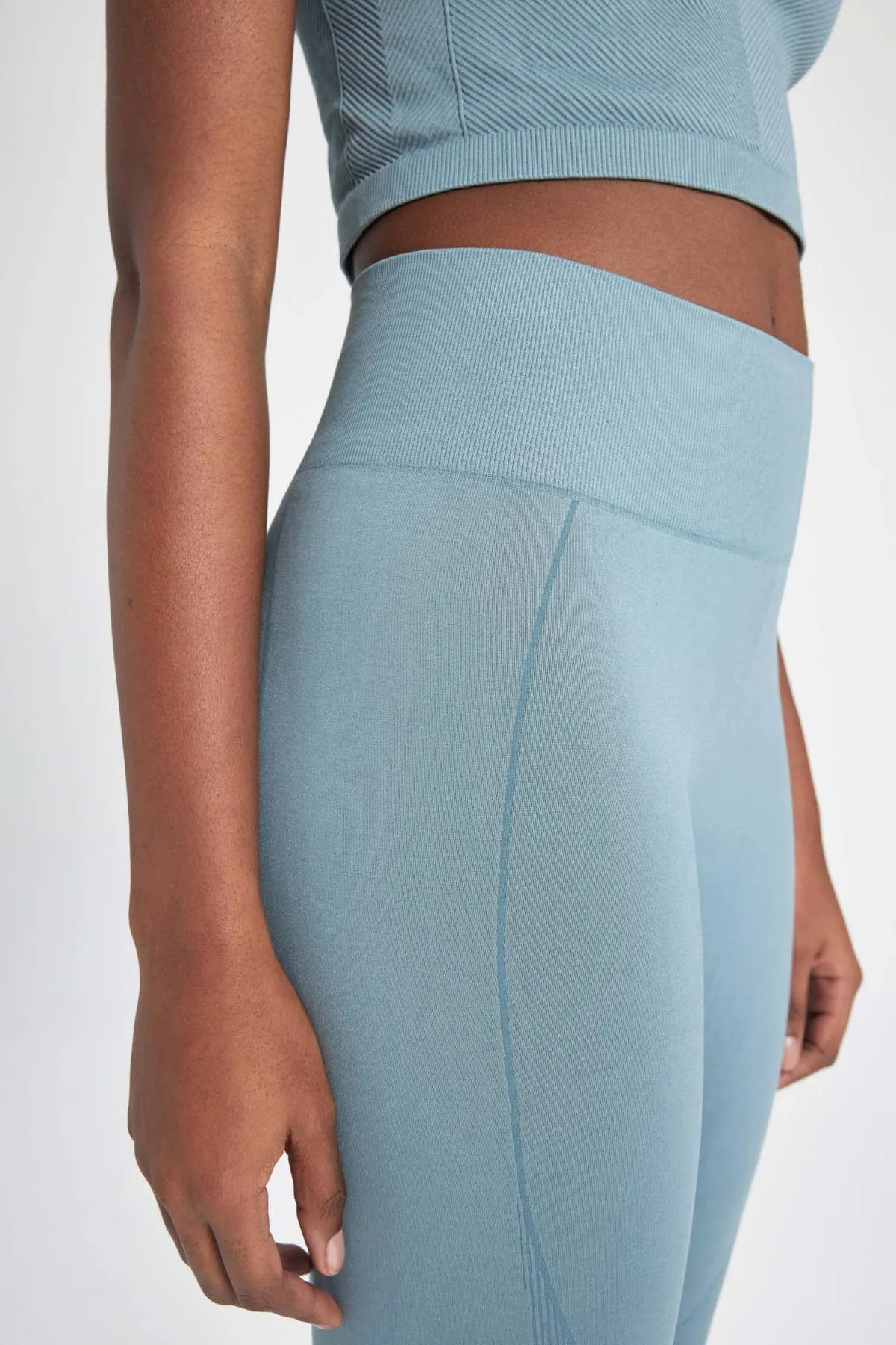 DeFacto  DeFactoFit taillierte, taillierte, nahtlose Sportstrumpfhose B4570AX24SP