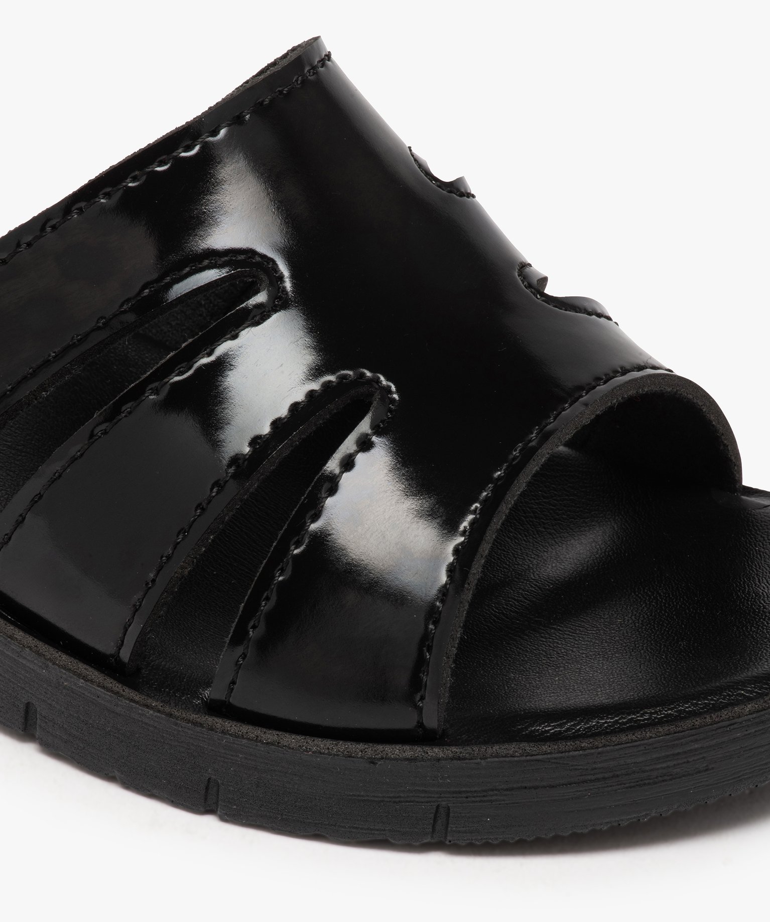 Mules femme à talon plat unies et bride vernie noir | GEMO