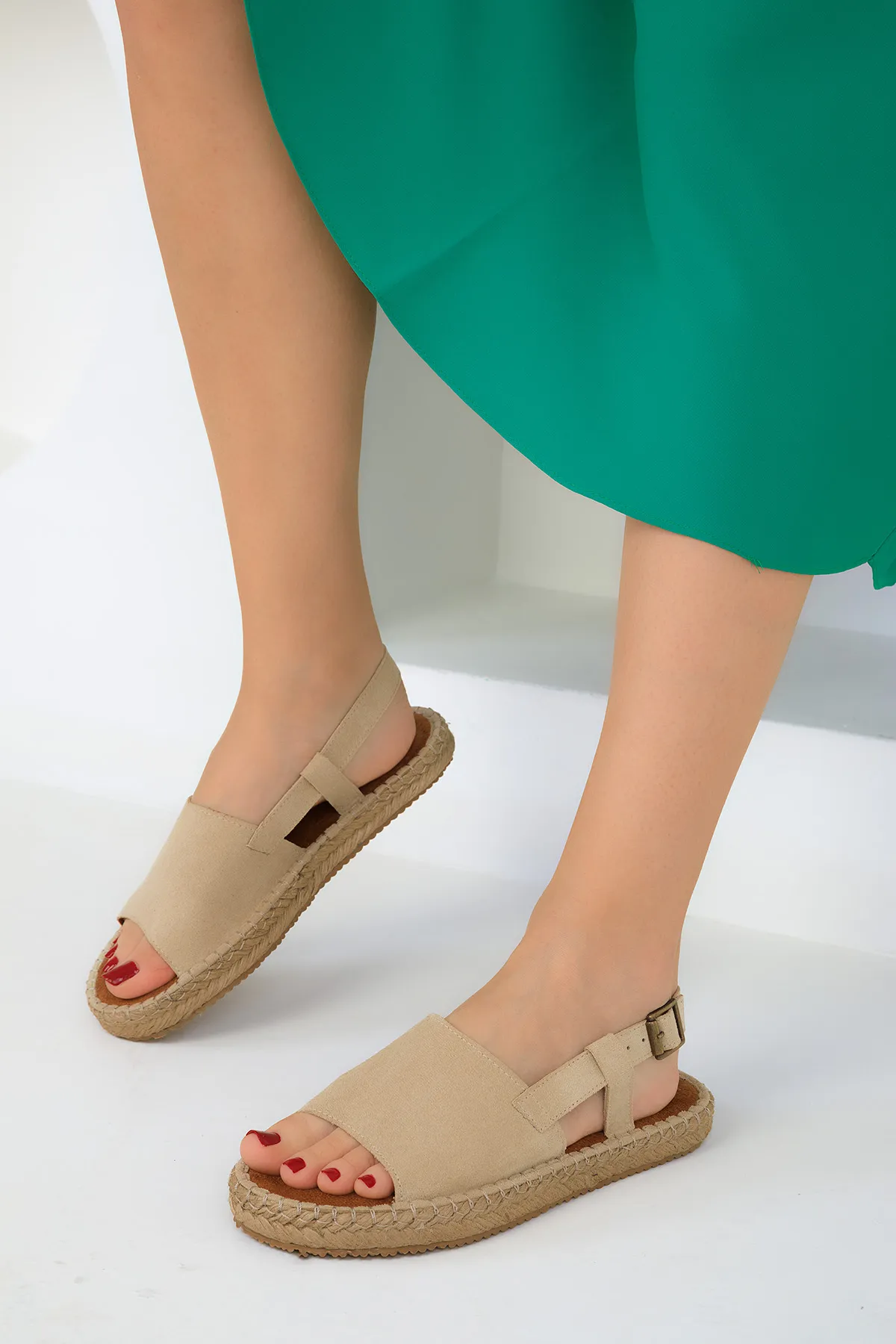 SOHO  Hautfarbene Wildledersandalen für Damen 18940