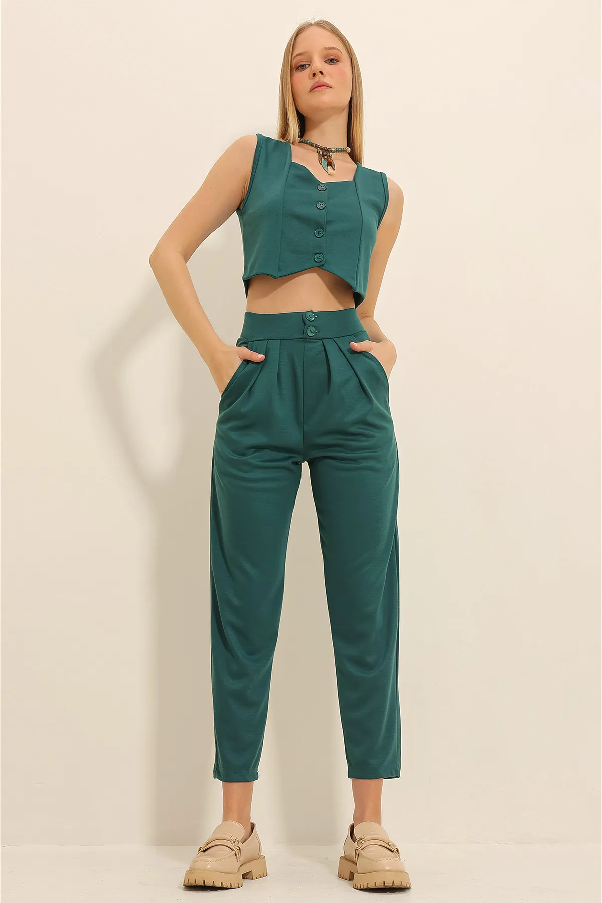 Trend Alaçatı Stili  Walnussgrüne Karottenhose mit hoher Taille für Damen ALC-X11148