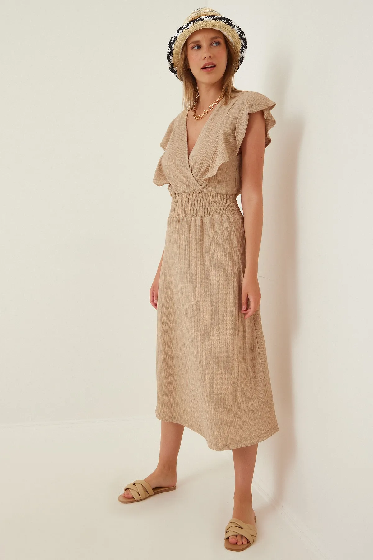 Happiness İstanbul  Damen-Strickkleid mit Keks-Flounce-Struktur CI00025