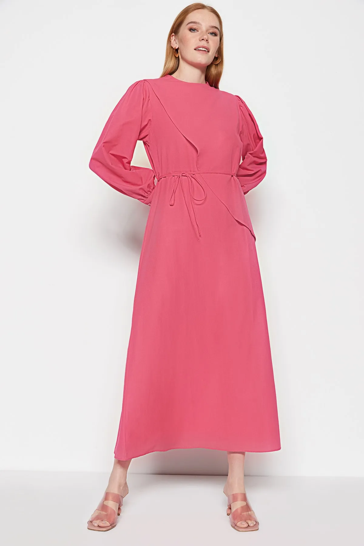 Trendyol Modest  Fuchsiafarbenes, gewebtes Baumwollkleid mit Gürtel vorne TCTSS23EB00360