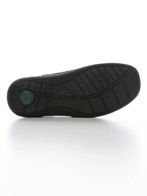 Slipper mit seitlichen Dehnzonen