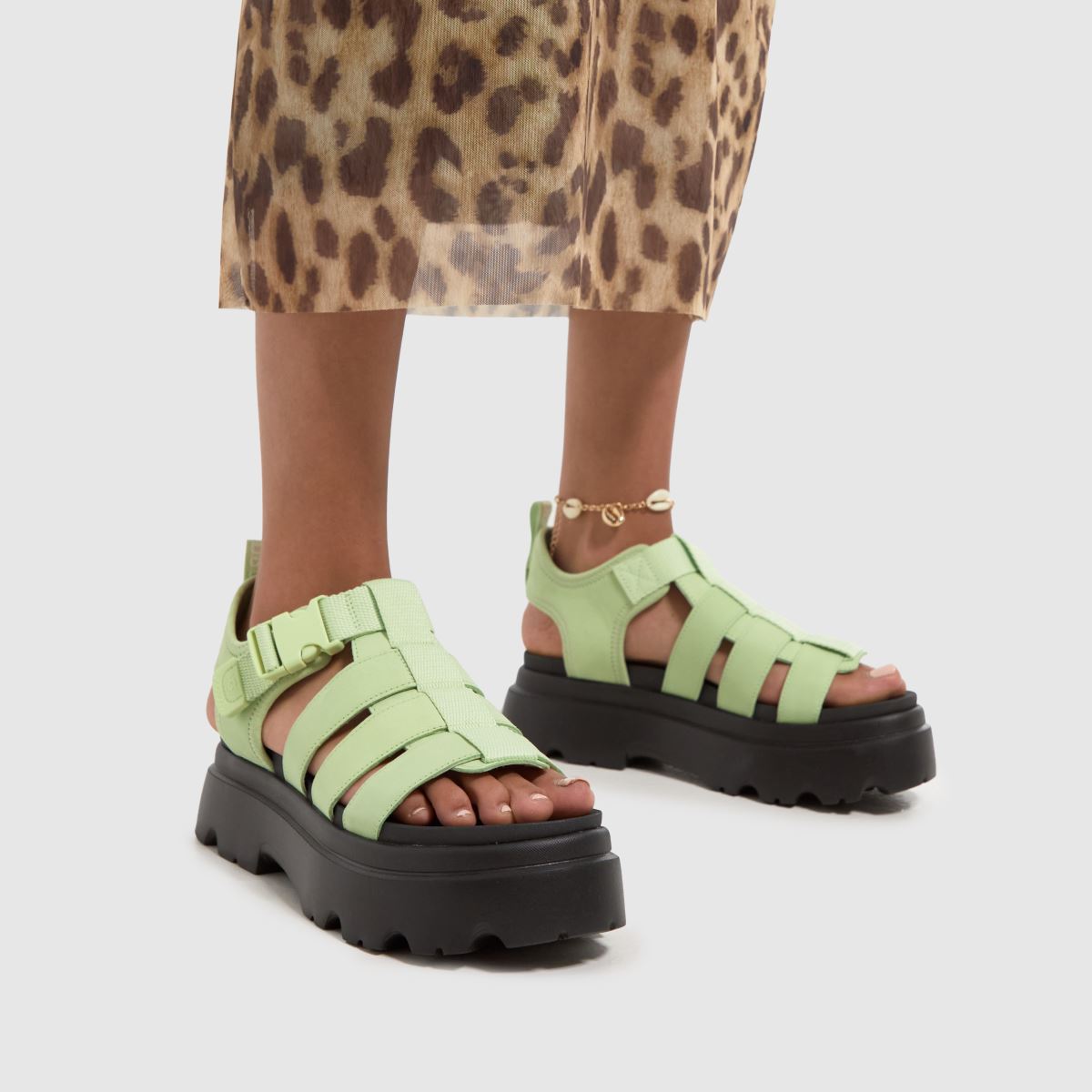 Sandály UGG Cora v barvě caterpillar