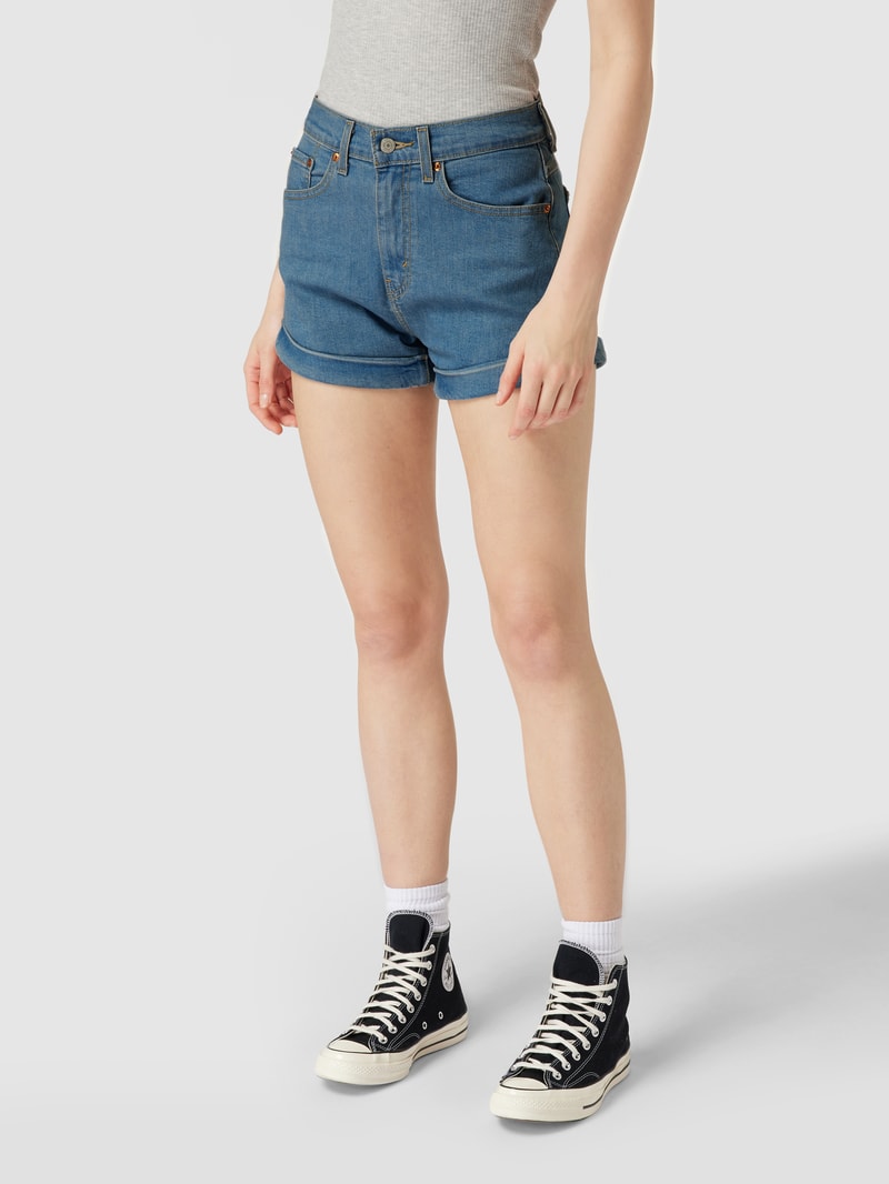 Mom Fit Jeansshorts mit Label-Patch in jeans