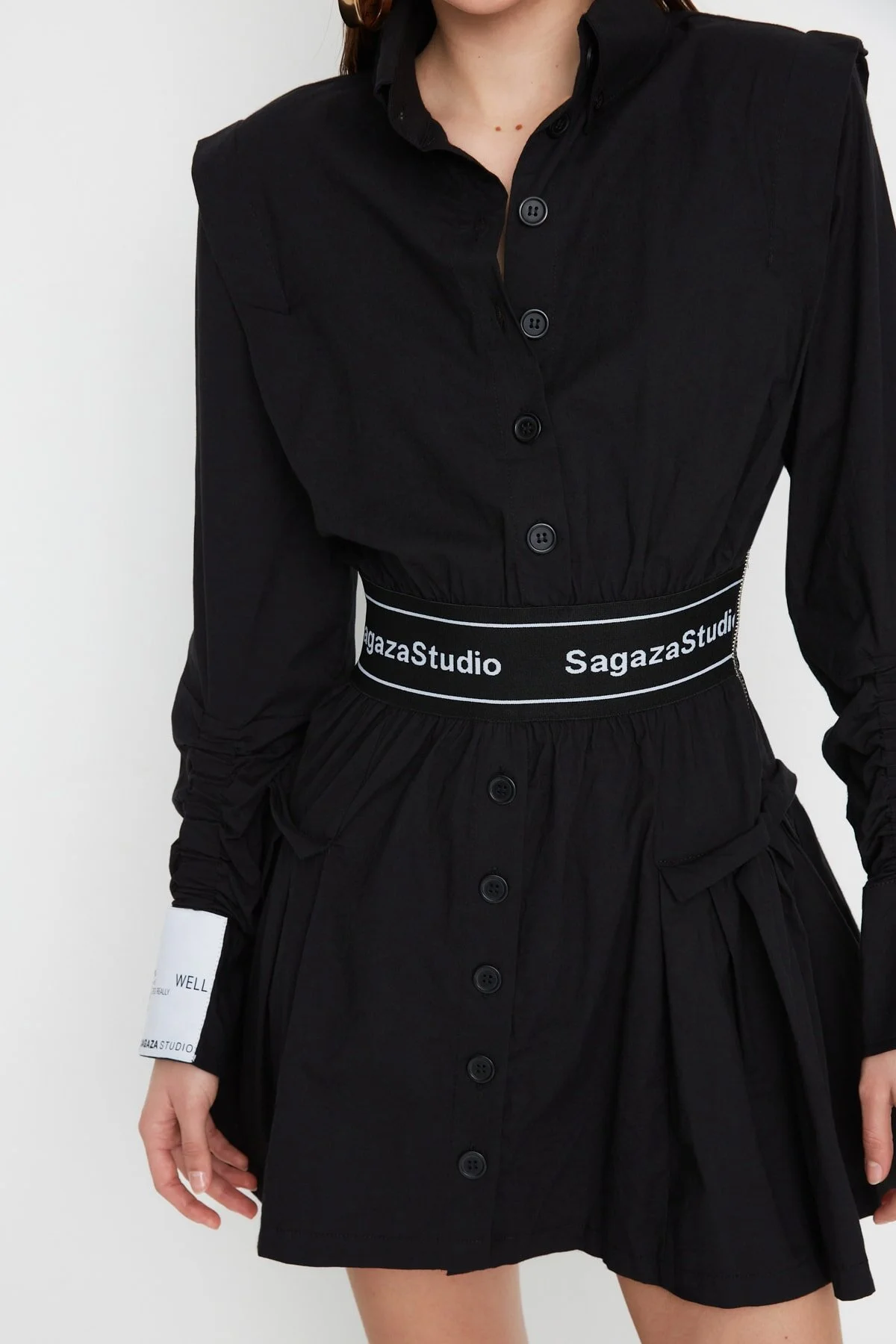 Trendyol Collection  X Sagaza Studio Schwarzes gewebtes Kleid TPRAW22EL1982