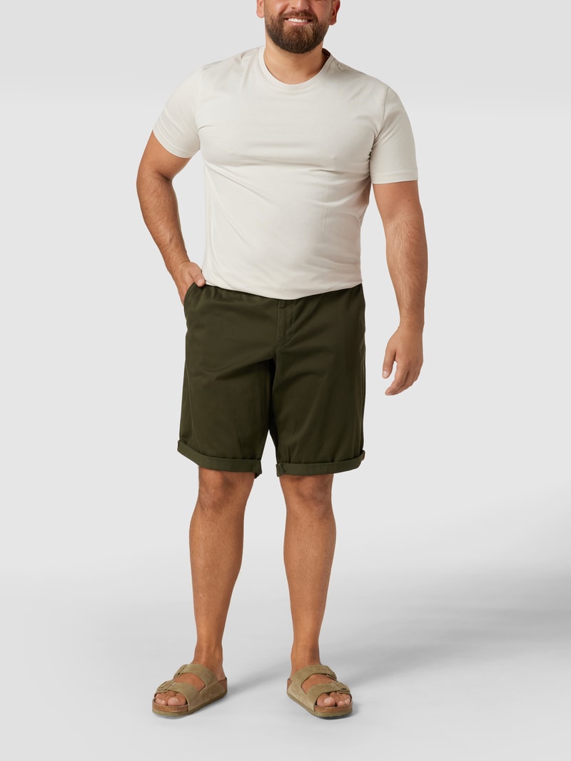 PLUS SIZE Shorts mit Label-Patch in olivgrün