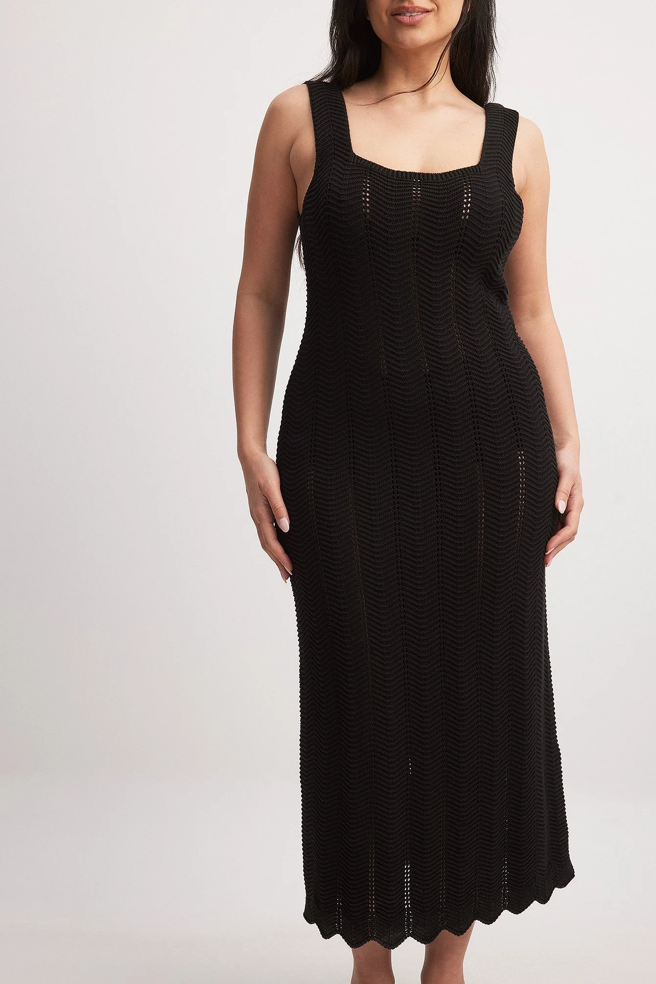 Fließendes Strick-Midikleid