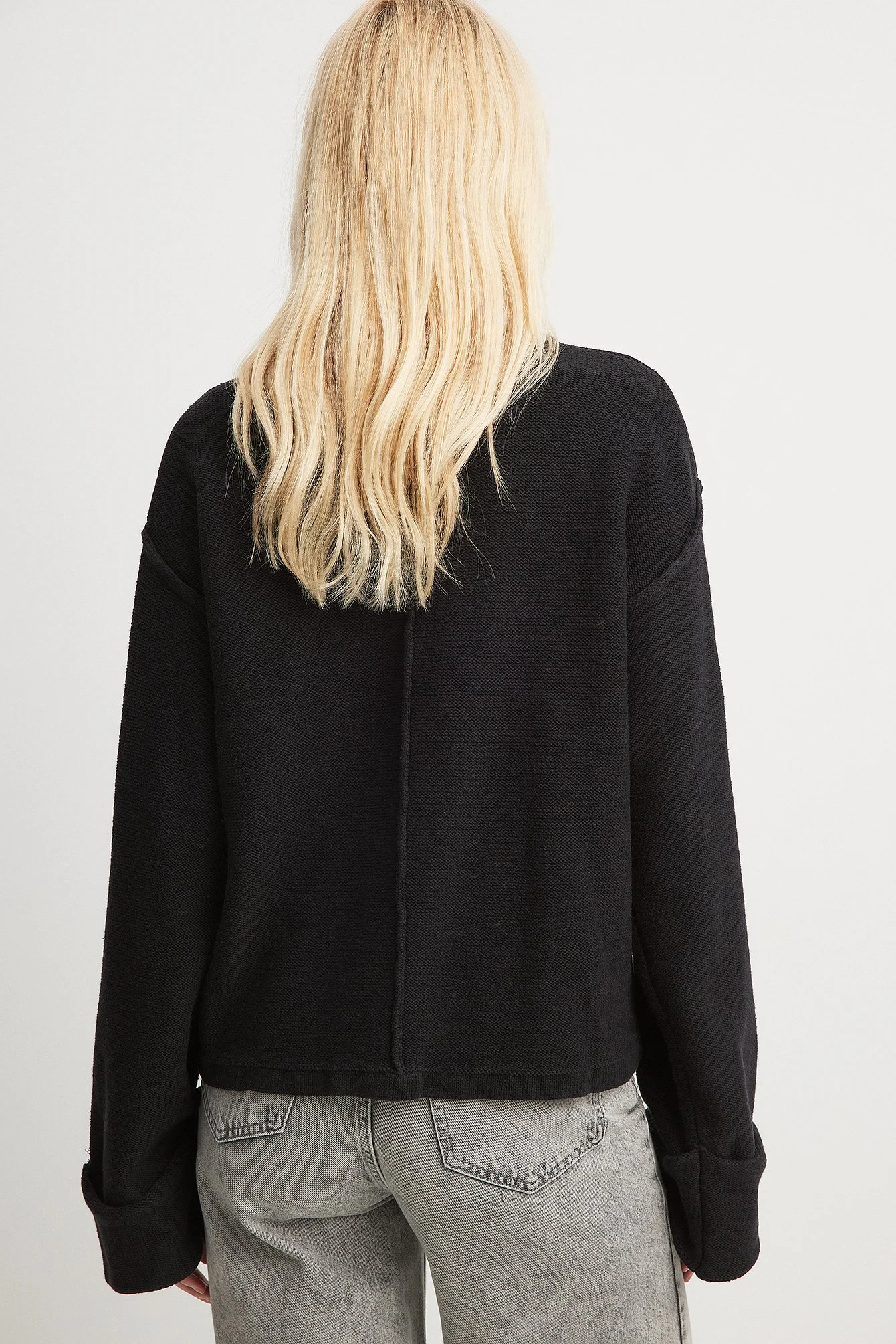 Strickpullover mit gefalteten Ärmeln