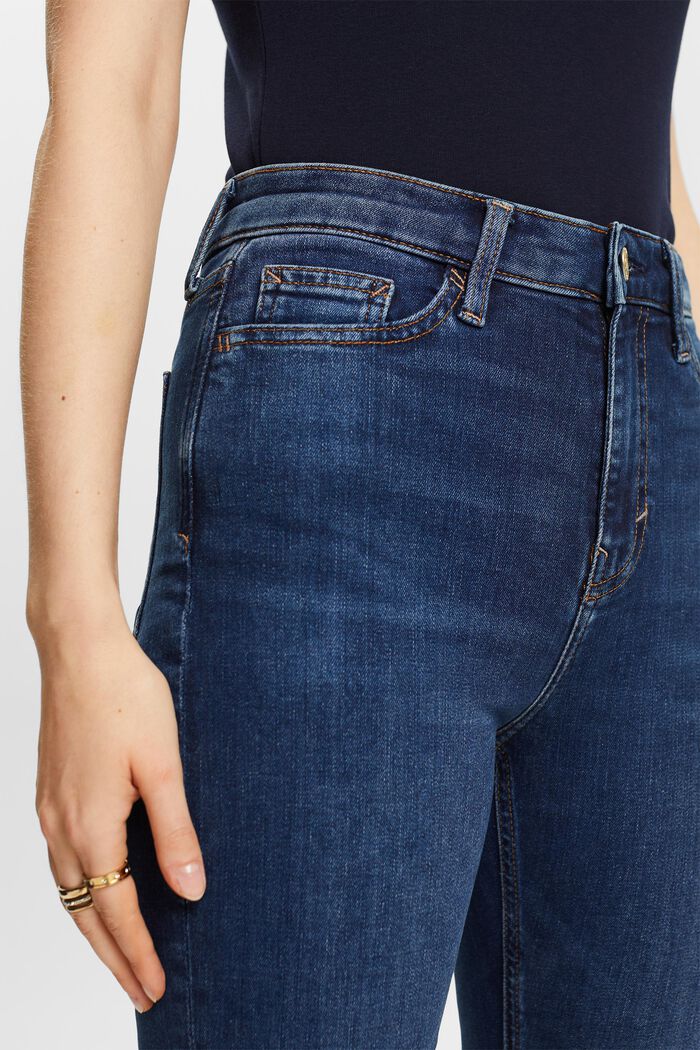 Recycelt: Bootcut-Jeans mit hohem Bund