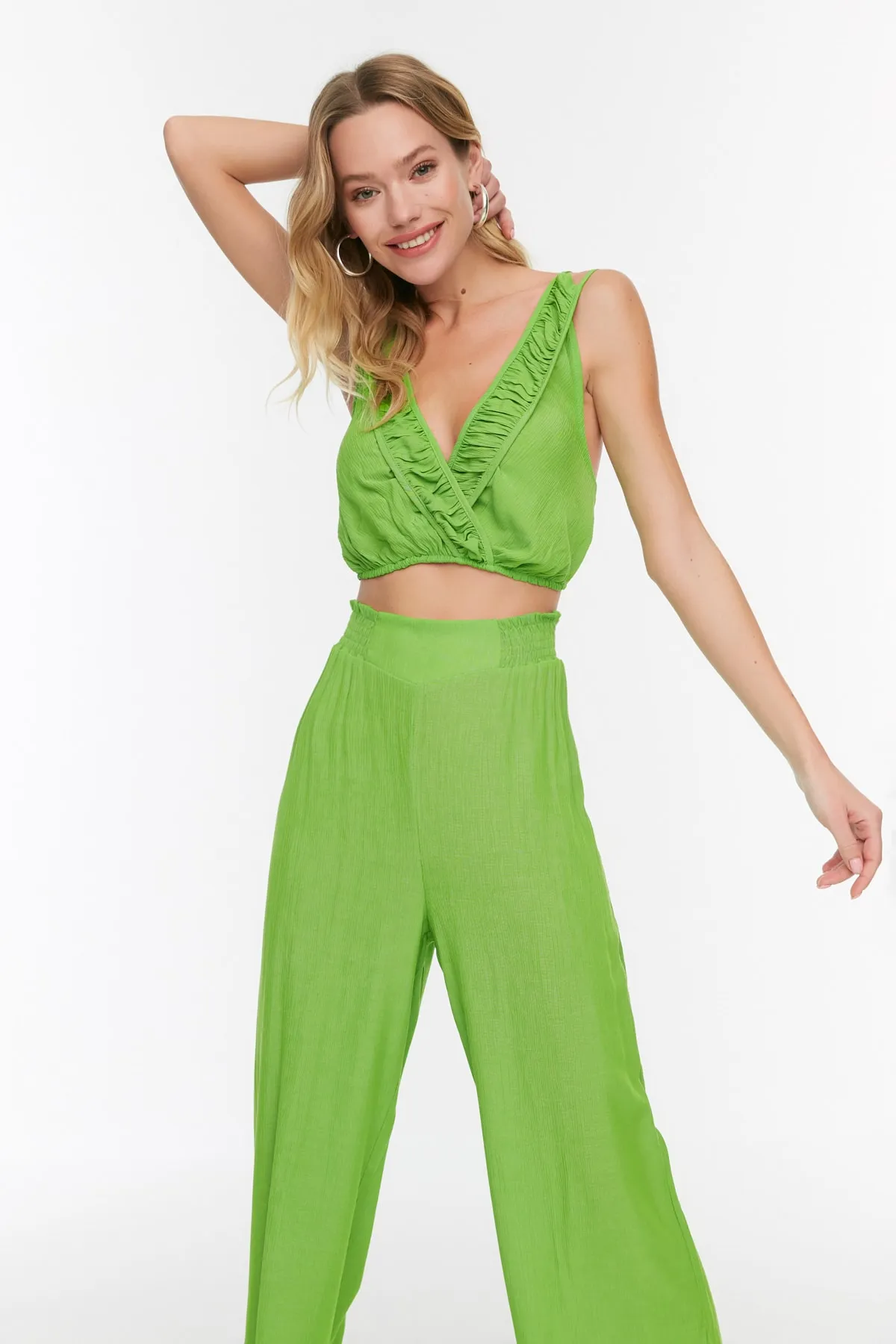 Trendyol Collection  Grünes, detailliertes Set aus Unterteil und Oberteil für den StrandTBESS22AU0043