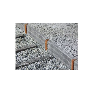 1:45 Schüttbahnsteig Holzschwellen, ca. 45cm