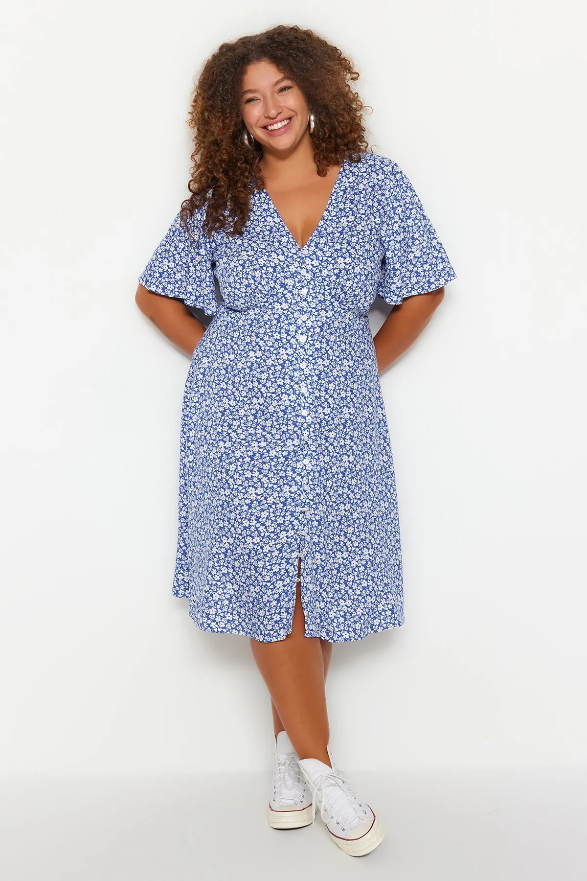 Trendyol Curve  Marineblaues gewebtes Kleid mit Blumenmuster TBBSS23AH00101