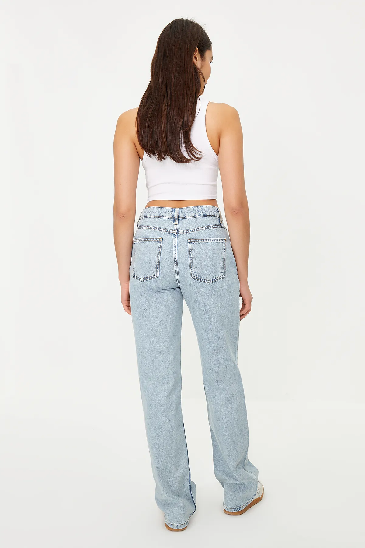 Trendyol Collection  Hellblaue Jeans mit niedriger Taille und weitem Bein TWOSS24JE00029