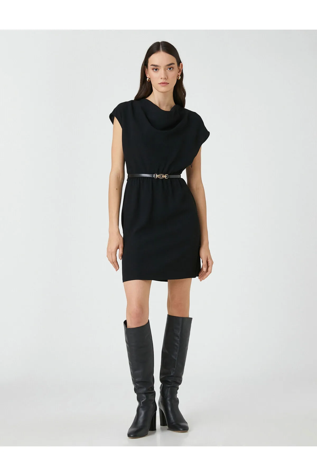 Koton  Ärmelloses kurzes Kleid mit Kragen und Gürtel