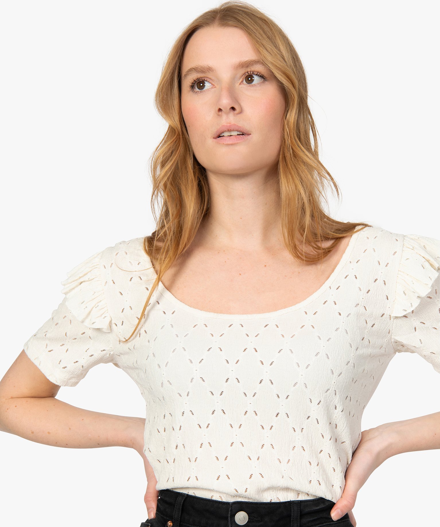 Tee-shirt femme en crêpe ajouré et volant blanc | GEMO