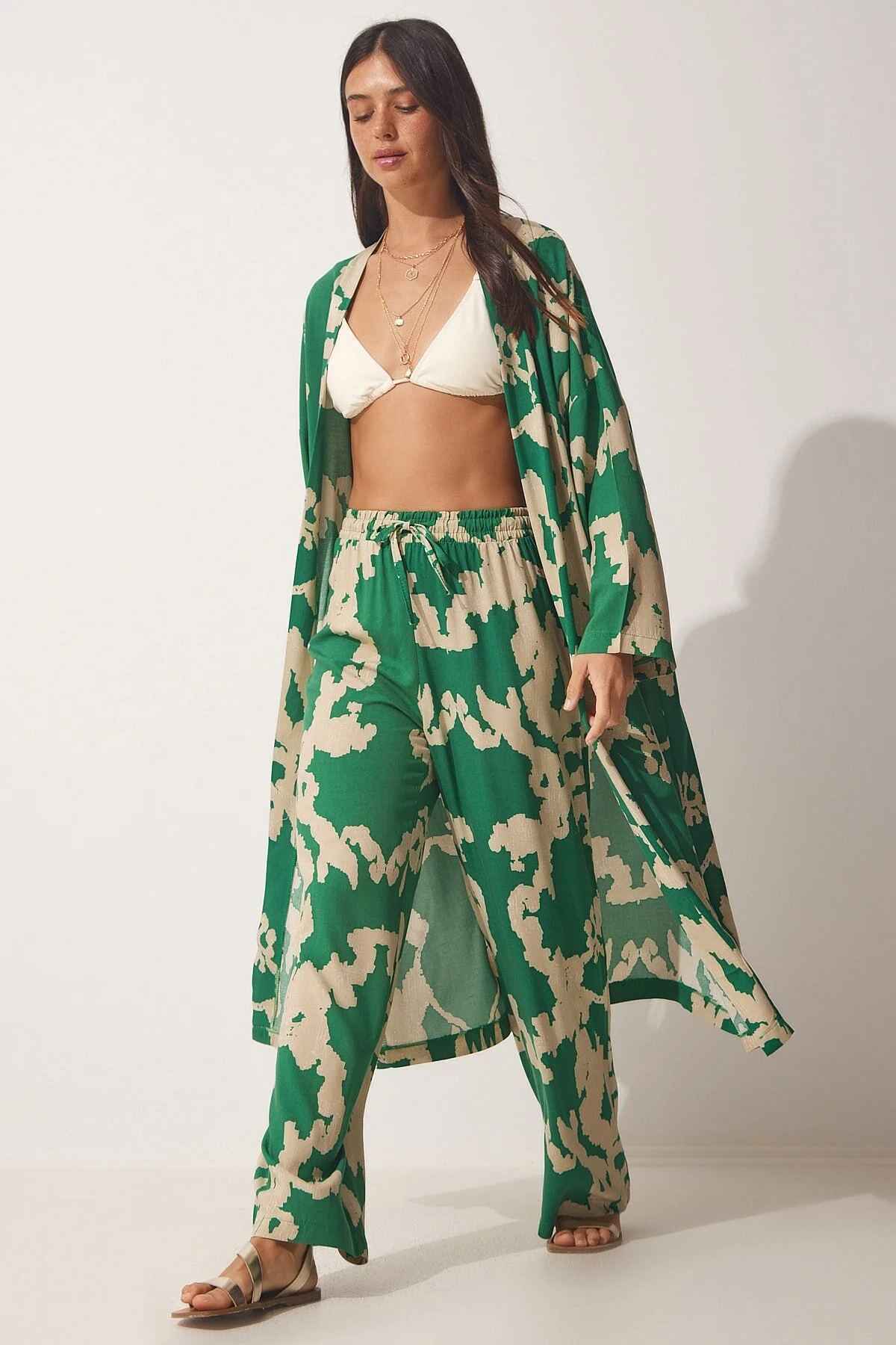 Happiness İstanbul  Grün-beige gemustertes Viskose-Kimono-Palazzo-Hosenset für Damen CI00086