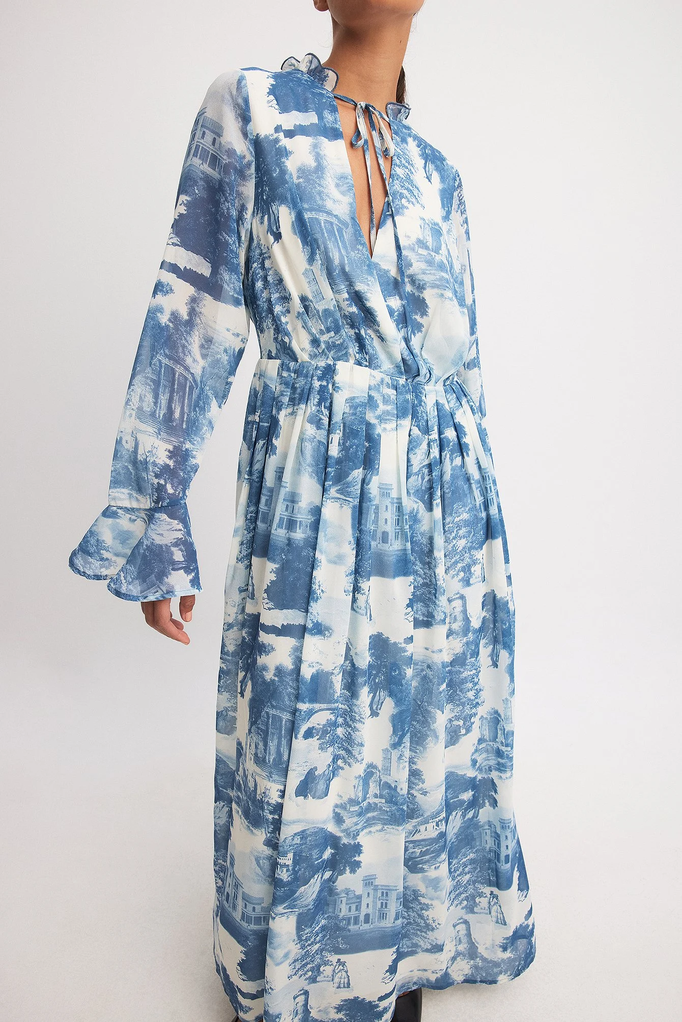 Gewebtes Maxikleid mit V-Ausschnitg