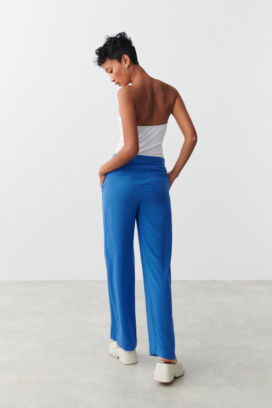 Relaxed viscose trousers