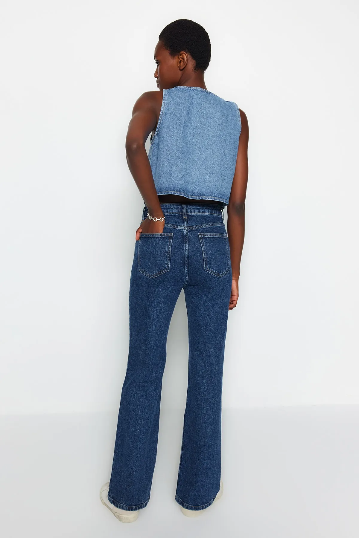 Trendyol Collection  Dunkelblaue High Waist Comfort Jeans mit weitem Bein TWOAW24JE00069