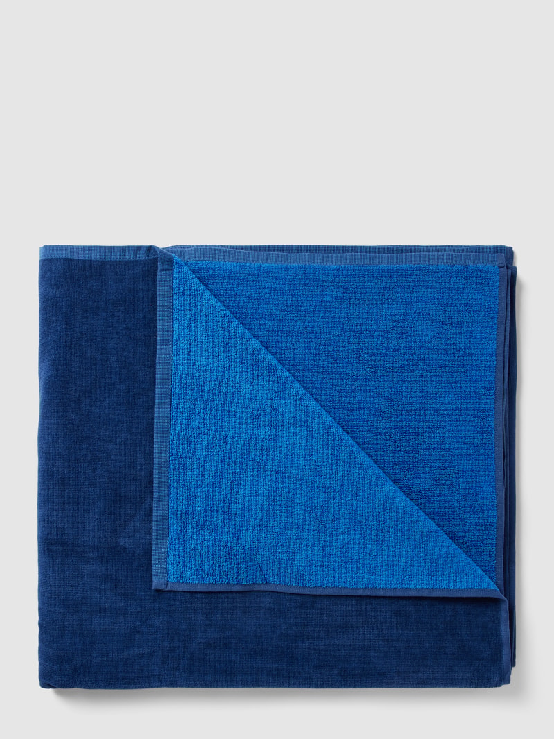 Strandtuch mit Label-Print in marineblau
