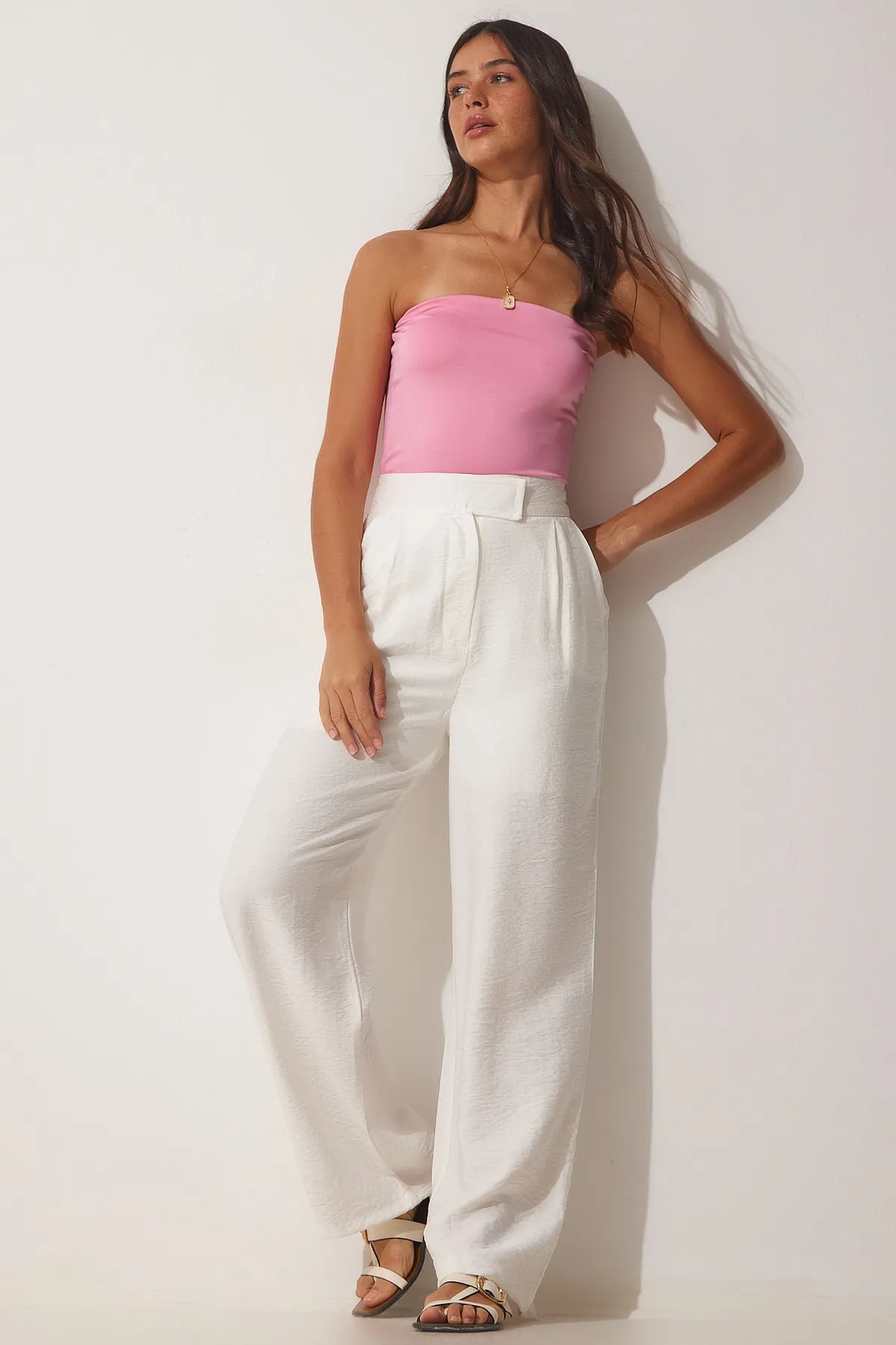 Happiness İstanbul  Weiße, lockere Leinenhose für Damen mit Klettverschluss BV00074