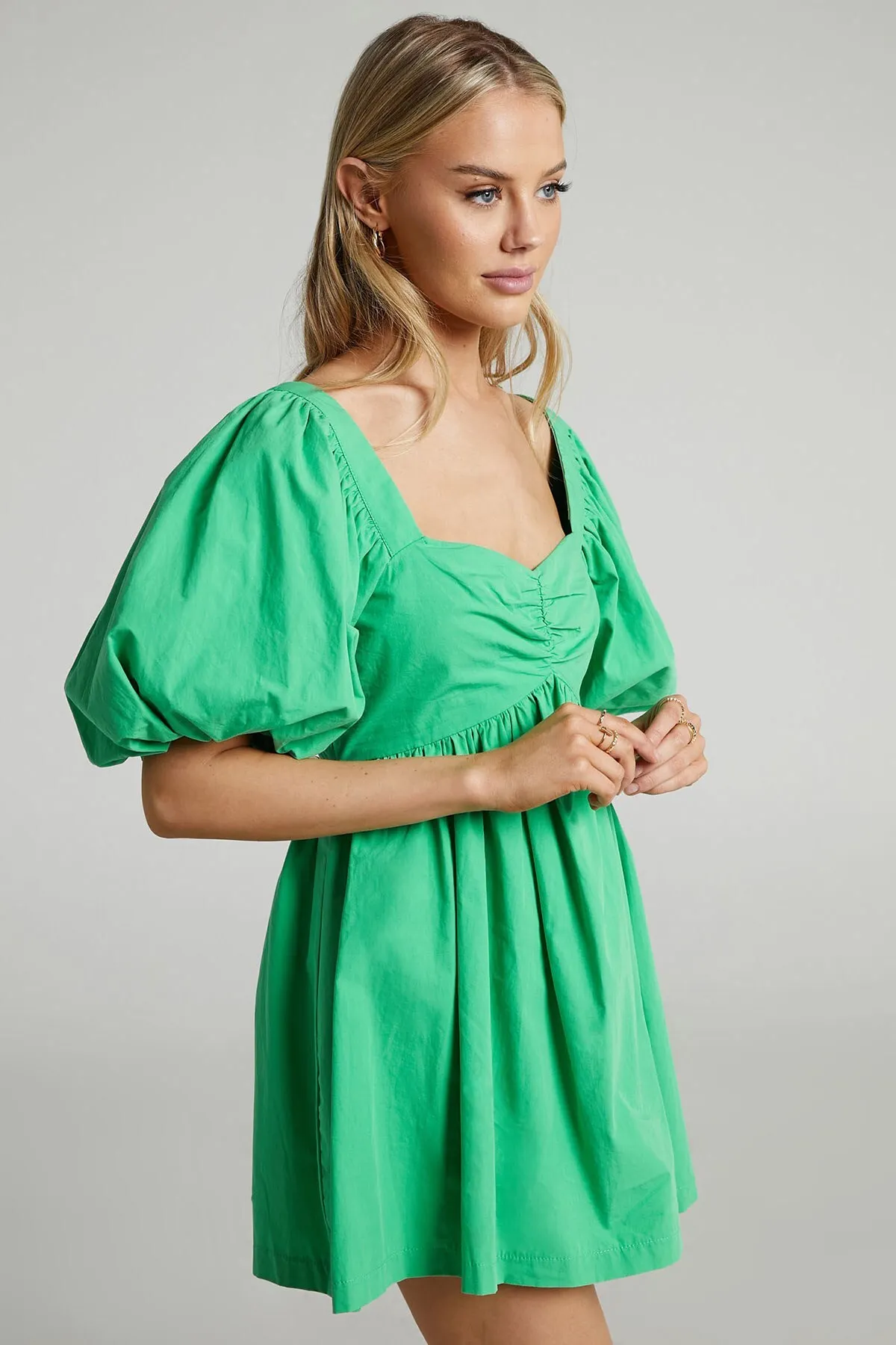 Madmext  Grünes Damenkleid mit Herzkragen und Ballonärmeln Mg1620