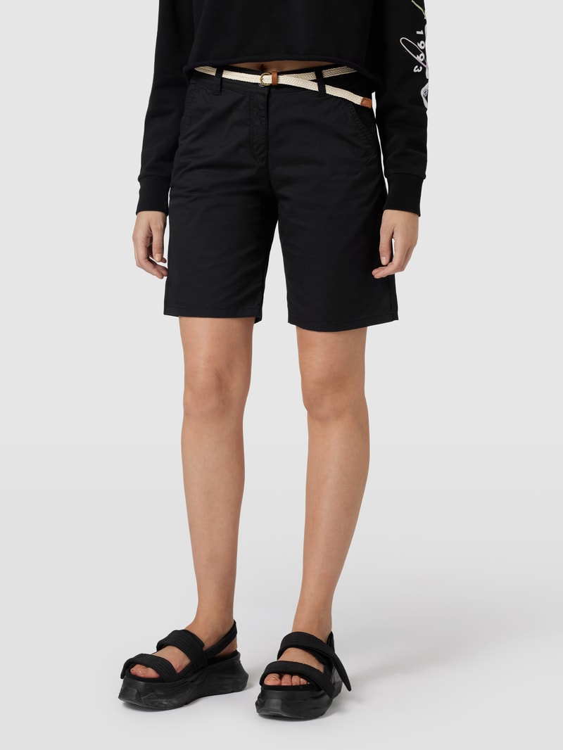 Shorts mit Gürtel in Flecht-Optik in schwarz