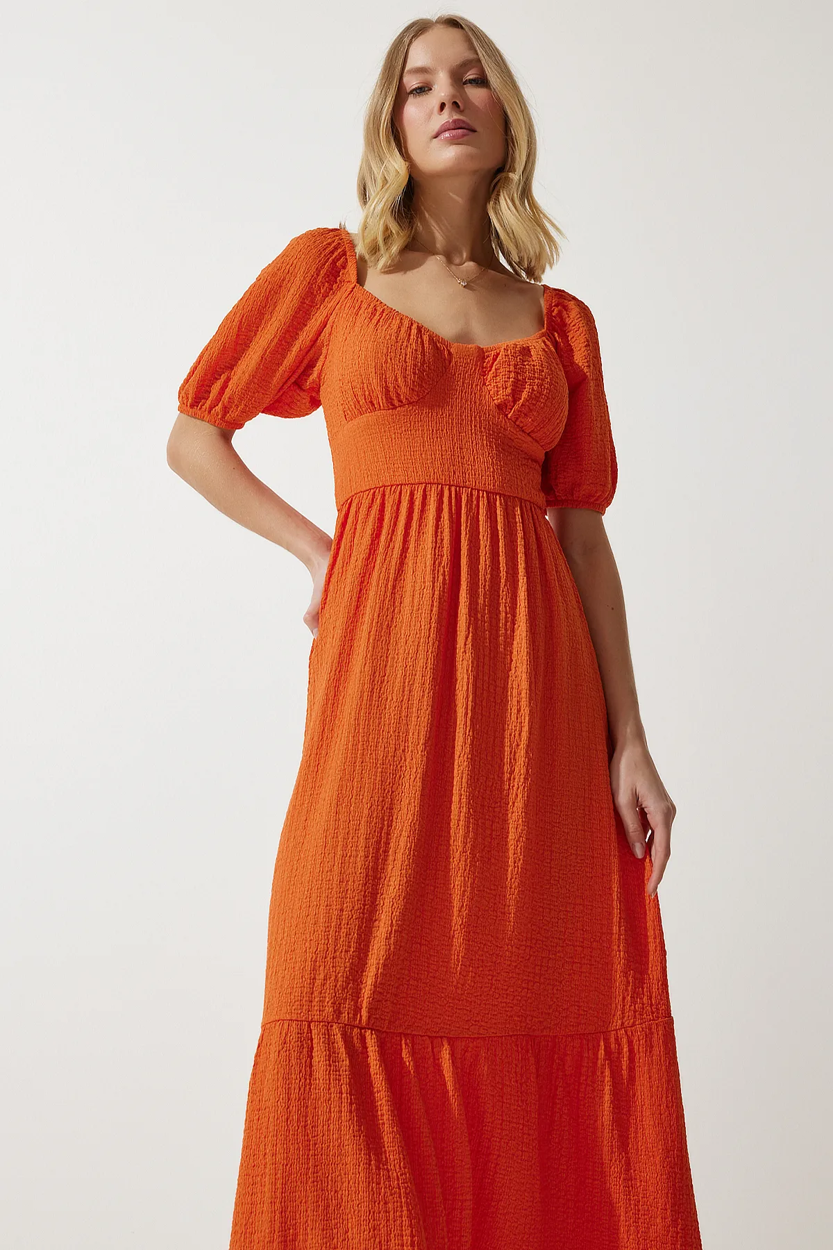 Happiness İstanbul  Strukturiertes Sommer-Strickkleid für Damen in Orange mit Herzkragen UB00050