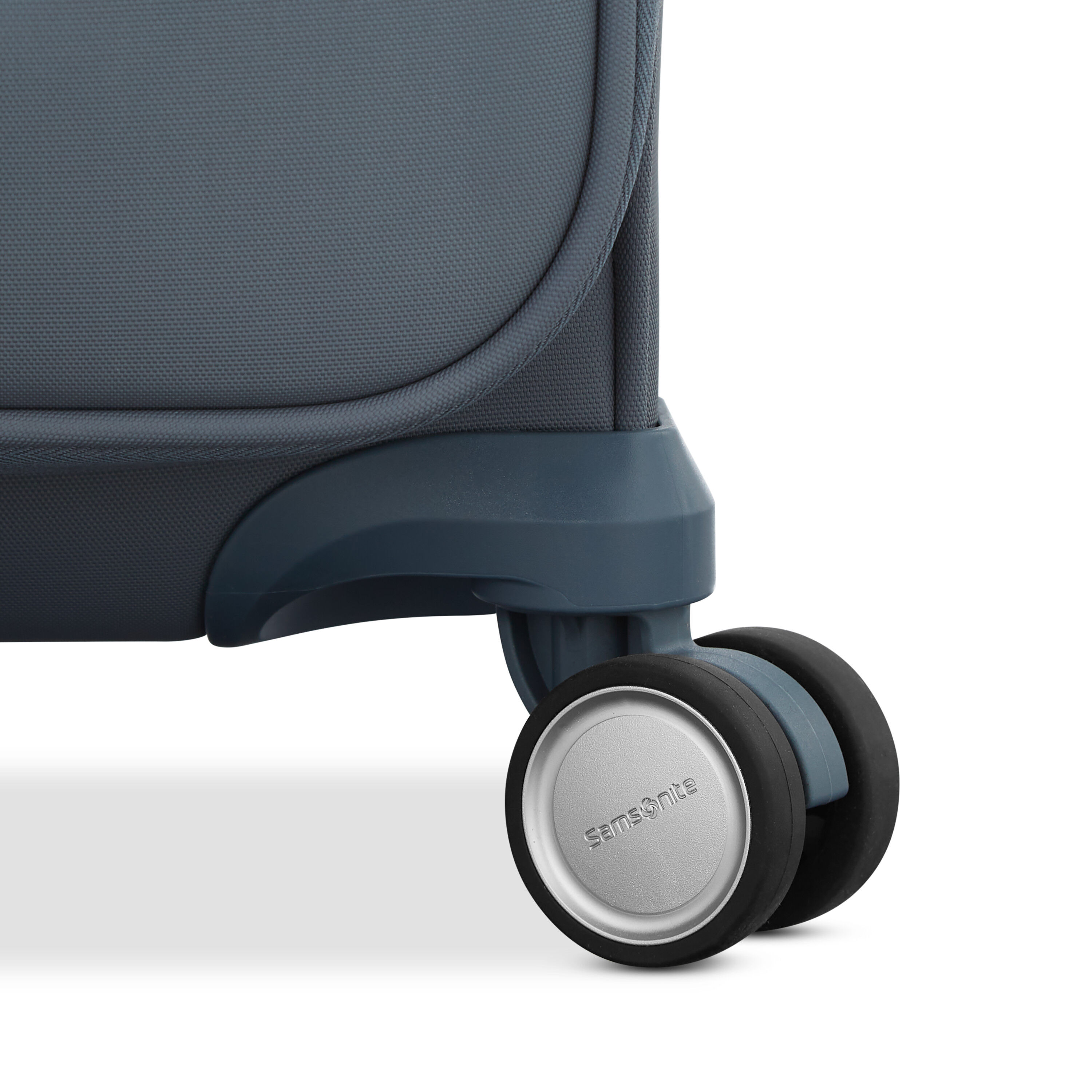 Samsonite ELEVATION™ PLUS SOFTSIDE CARRY-ON SPINNER