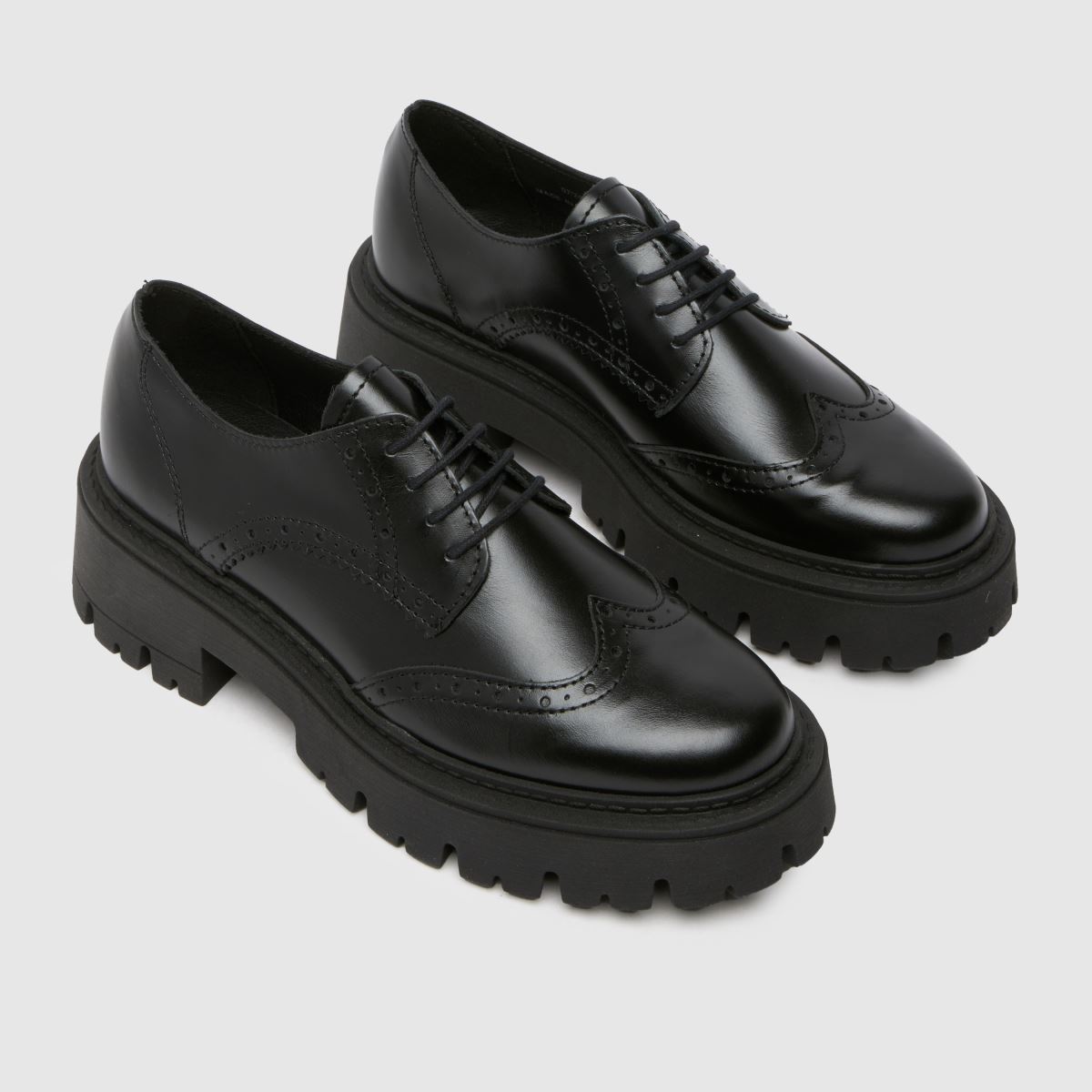 Schuh Liora debeli brogue ravni čevlji v črni barvi