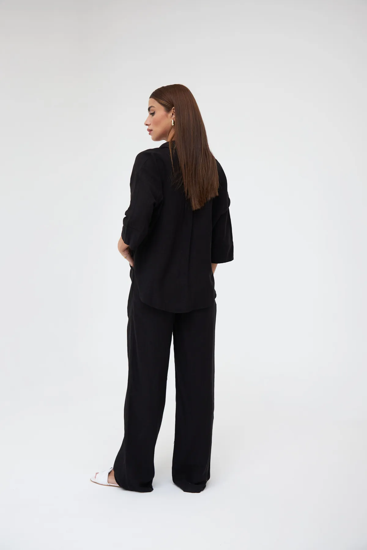 Laluvia  Schwarzes Hemd-Hosen-Doppelset aus Leinen