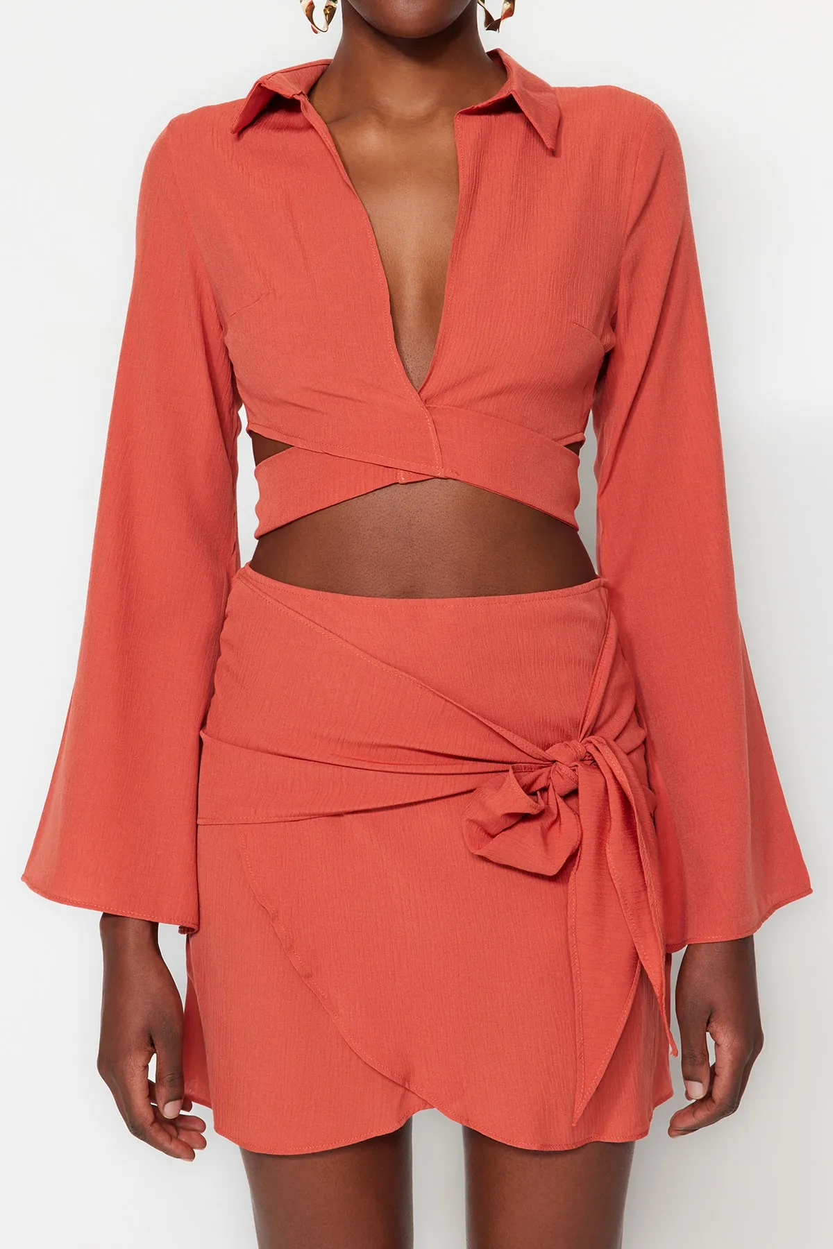 Trendyol Collection  Set aus Bluse und Rock mit Kachelmuster und Bindeband TBESS23AU00077