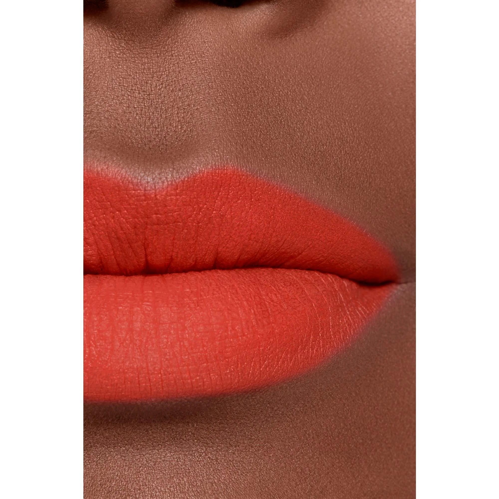 ROUGE ALLURE LIQUID VELVET – ULTRA DLHOTRVAJÚCI, INTENZÍVNY MATNÝ FLUIDNÝ RÚŽ