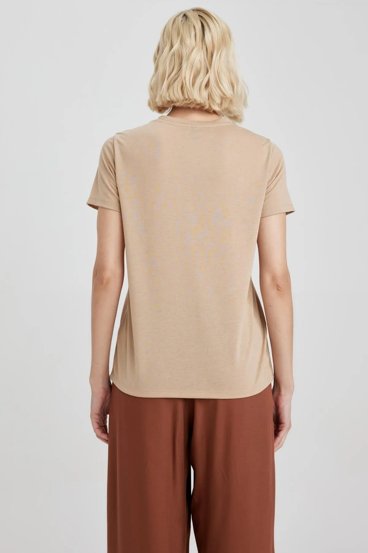 DeFacto  Bedrucktes T-Shirt mit Rundhalsausschnitt und kurzen Ärmeln in normaler Passform A4189ax23sm