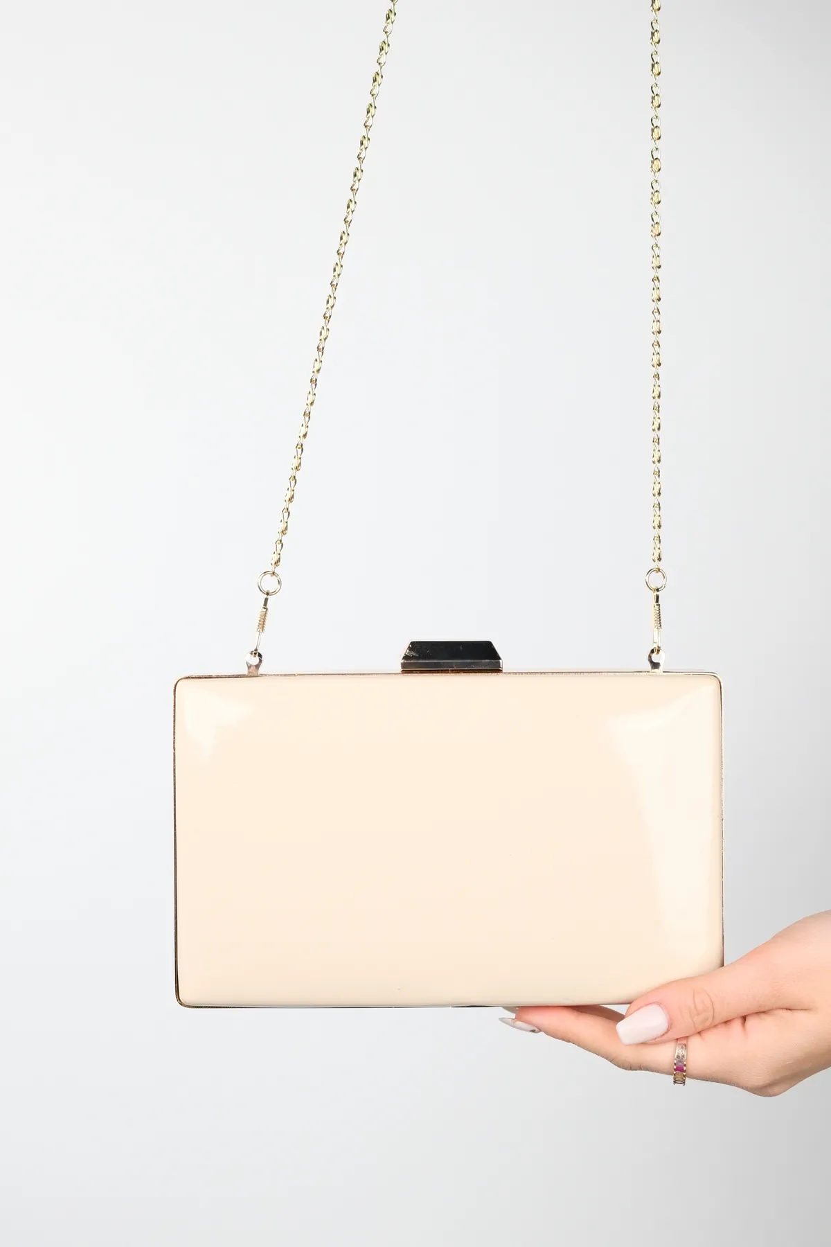 LuviShoes  DESTINY Abendtasche aus dunkelbeige Lackleder für Damen