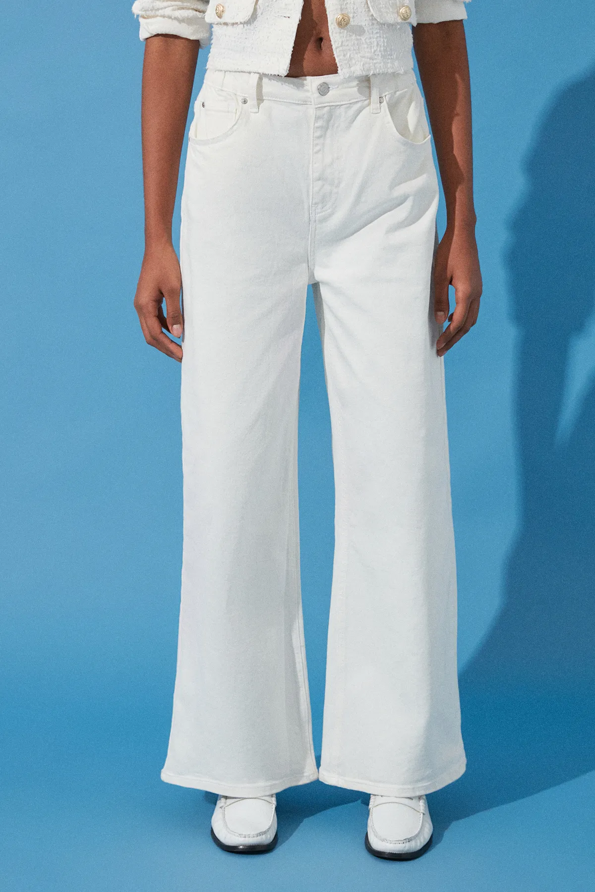 Trendyol Collection  Weiße, nachhaltigere Jeans mit hohem Bund und extra weitem Bein und elastischem Bund TWOSS24JE00143