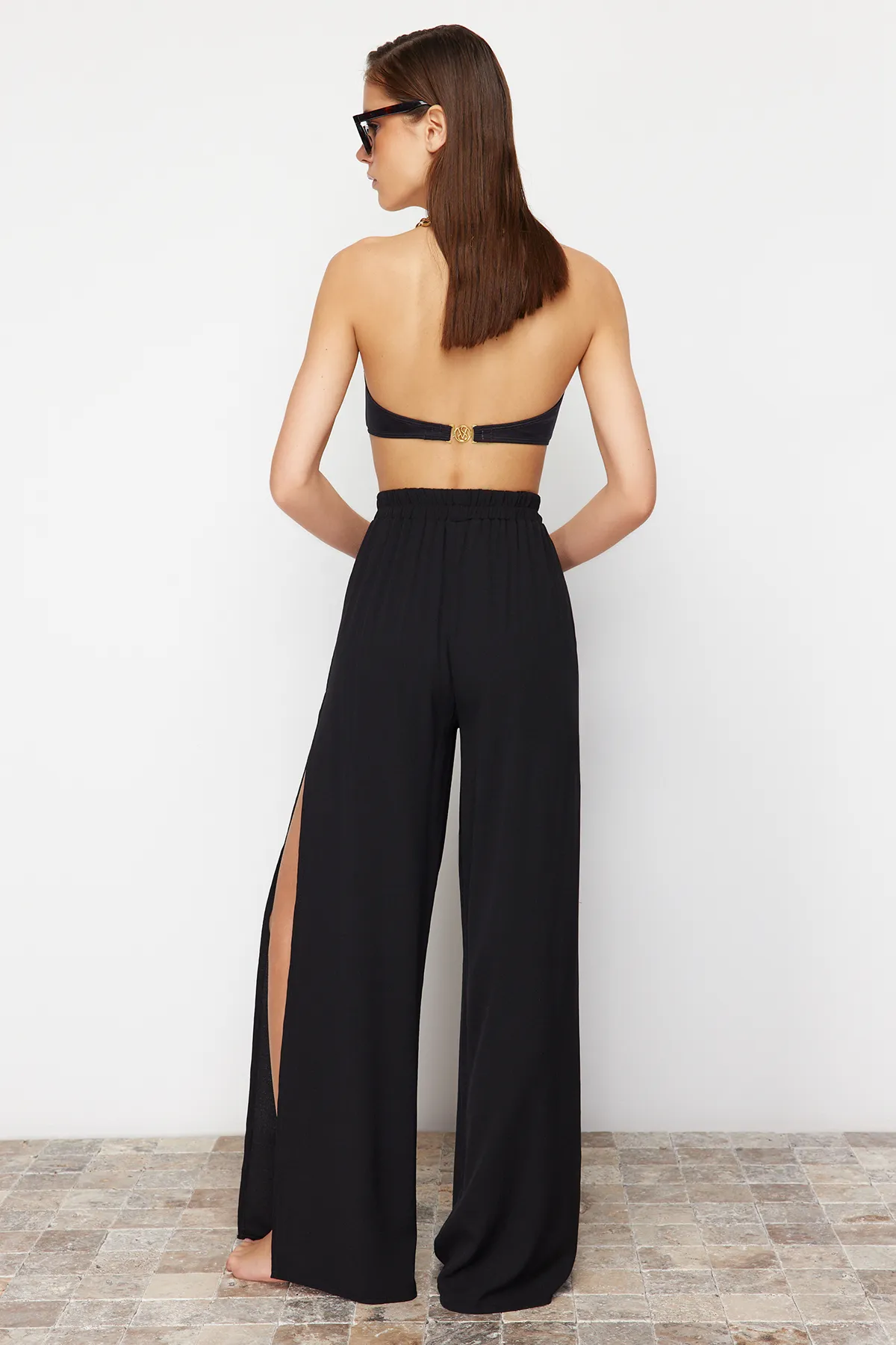 Trendyol Collection  Schwarze gewebte Schlitzhose TBESS24PL00013