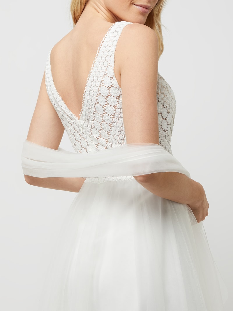 Brautkleid aus Häkelspitze und Tüll in offwhite