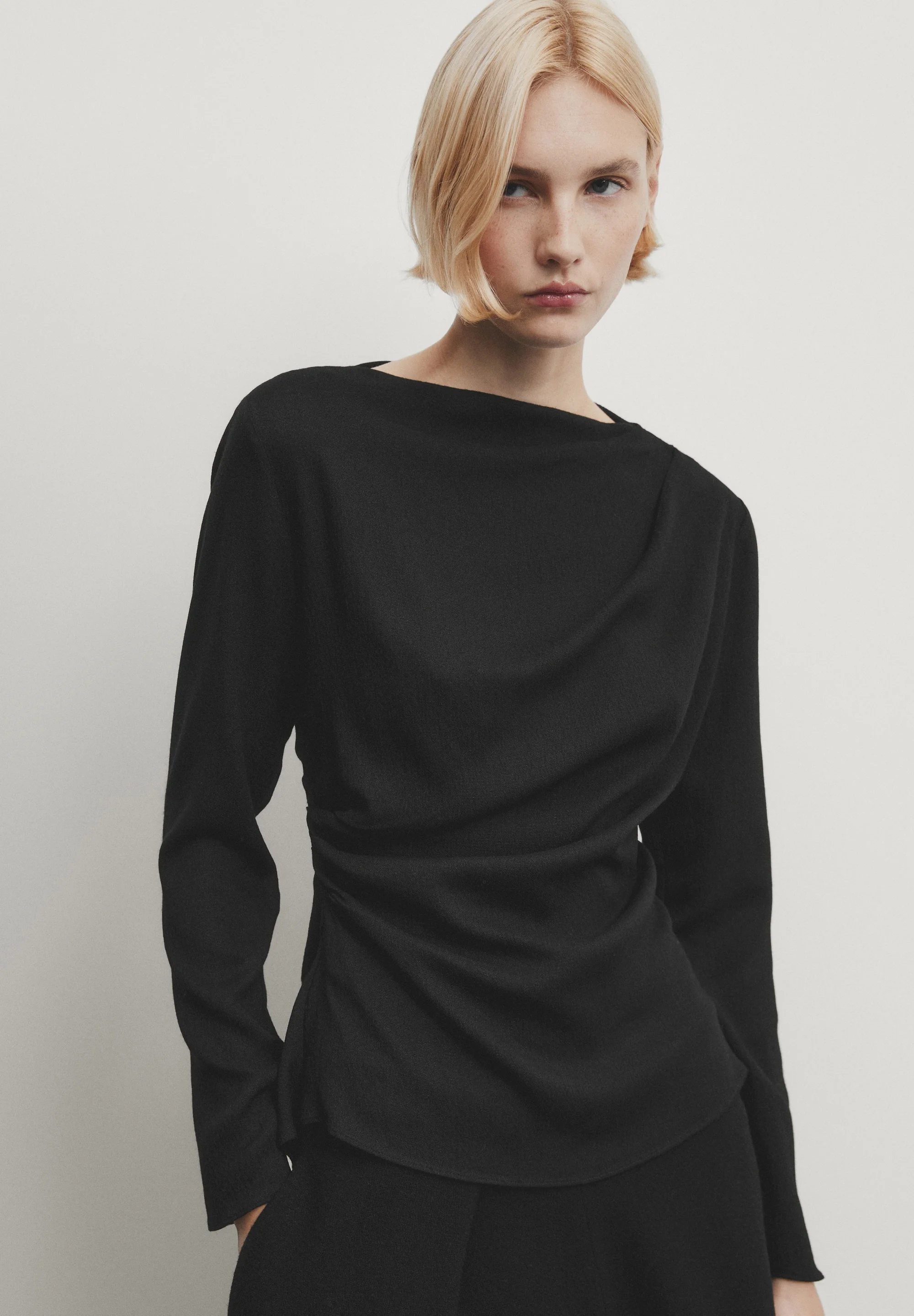 Blusa Massimo Dutti MANGA LARGA CON DETALLE DRAPEADO