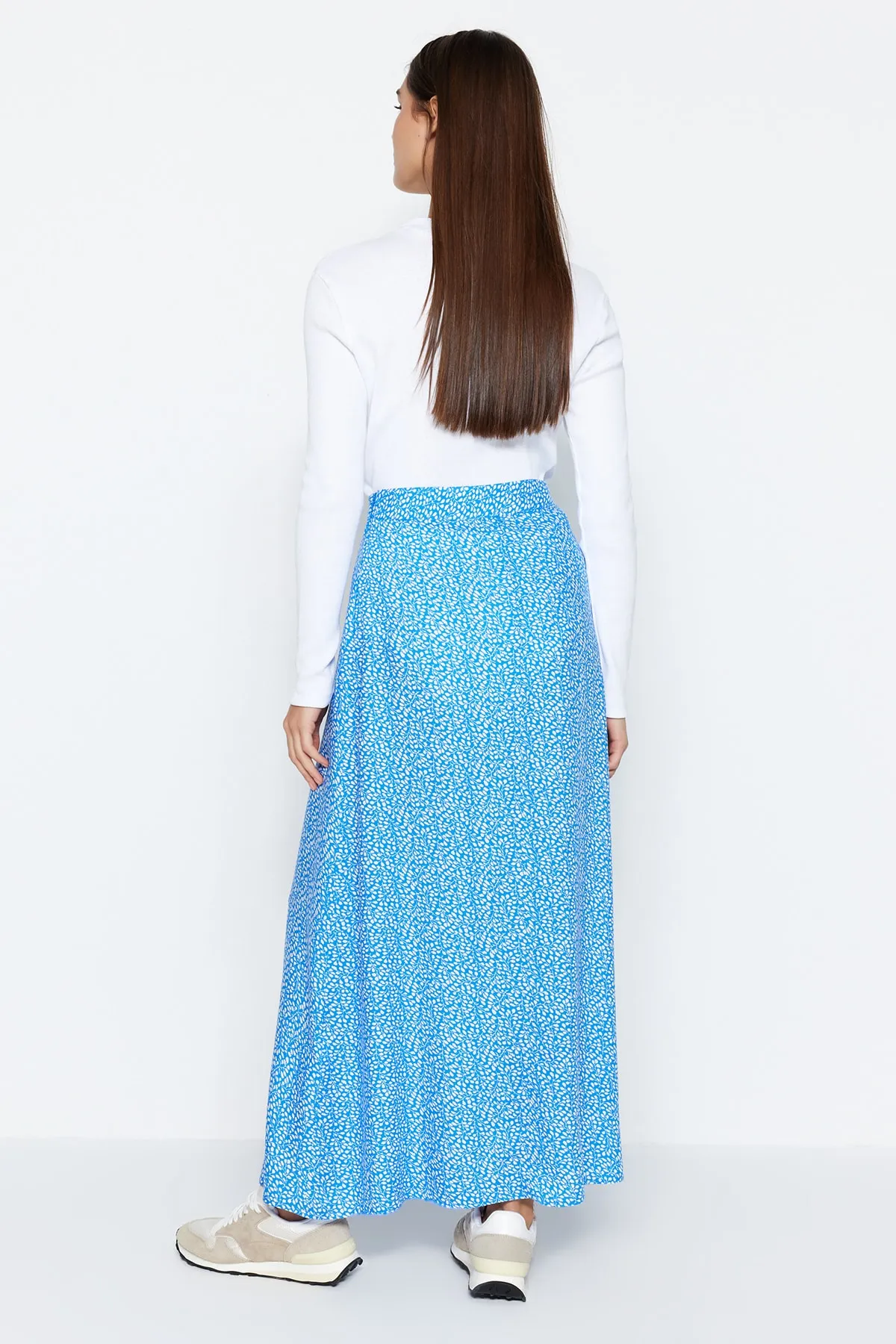 Trendyol Modest  Blauer ausgestellter Rock aus Viskosegewebe mit Blumendruck TCTSS21ET0497