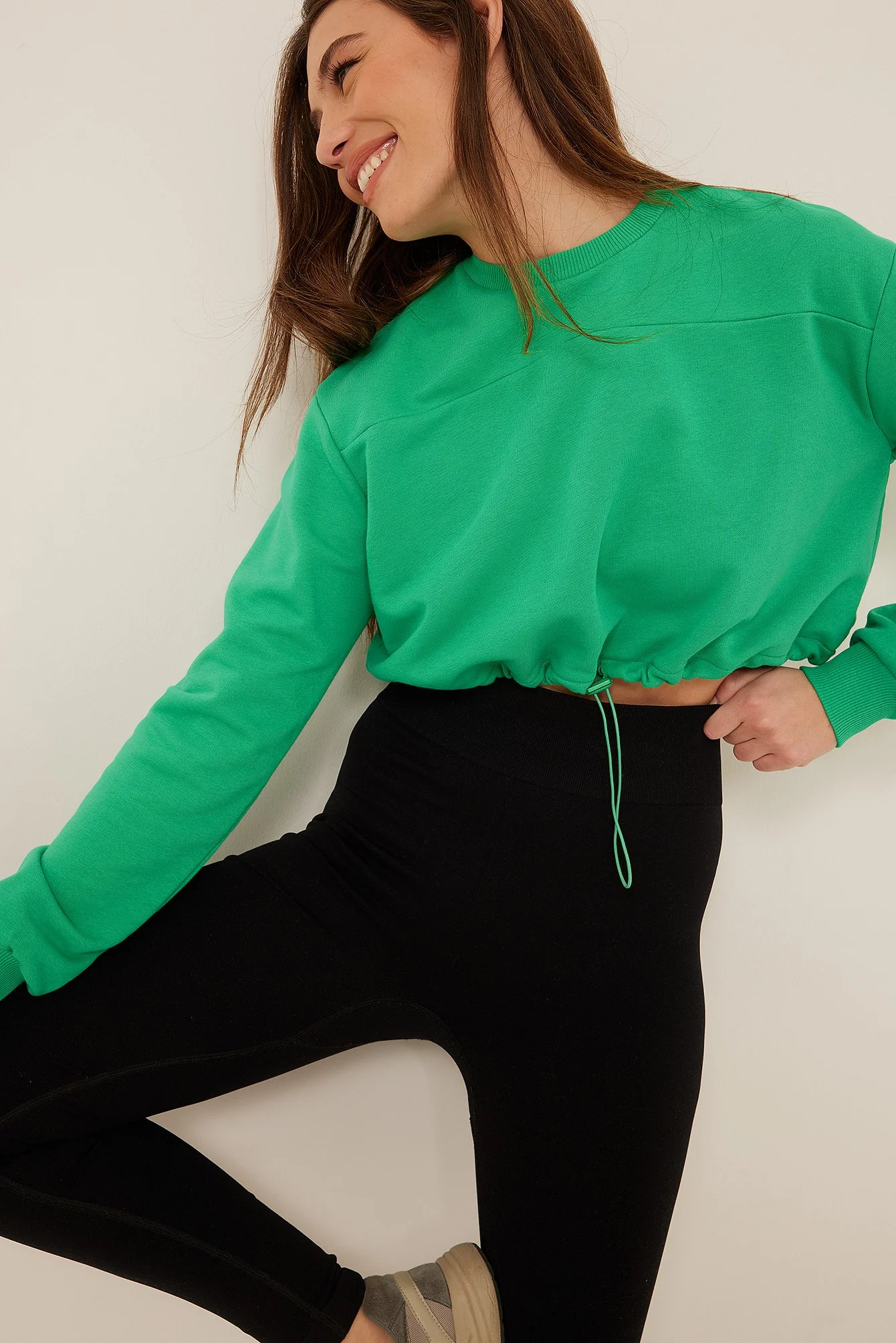 Crop-Sweatshirt mit Kordelzugdetail