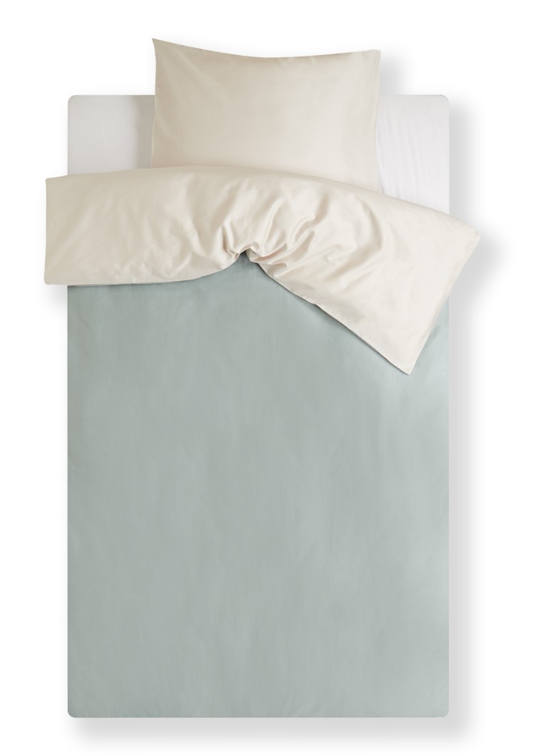 Set de lenjerie de pat Yumeko din satin de bumbac organic cu 300 de fire - cu fețe de pernă incluse.