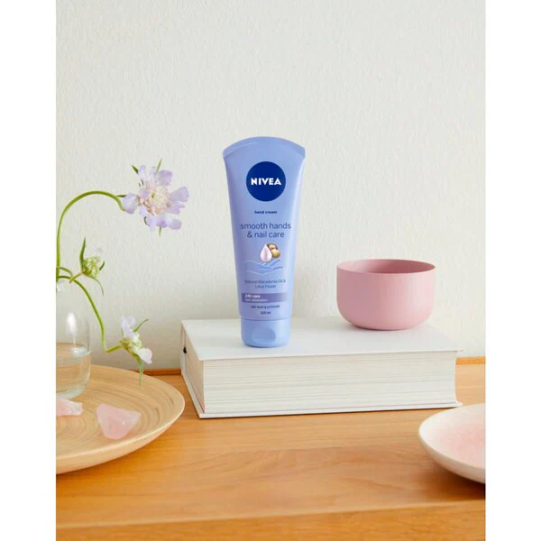 NIVEA krém na ruce Smooth Hands & Nail Care 100ml